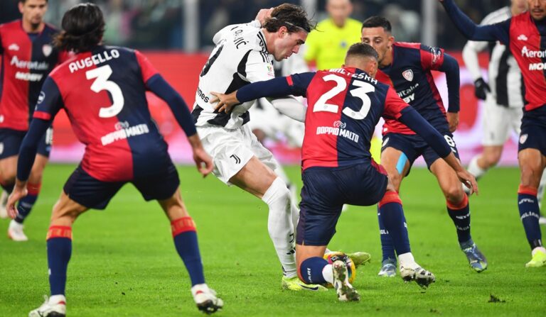 Vlahovic-scoring-against-Cagliari-1